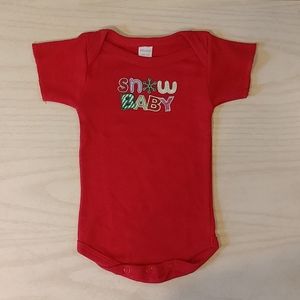 SNOW BABY ONESIE SIZE 0-3 MONTHS.